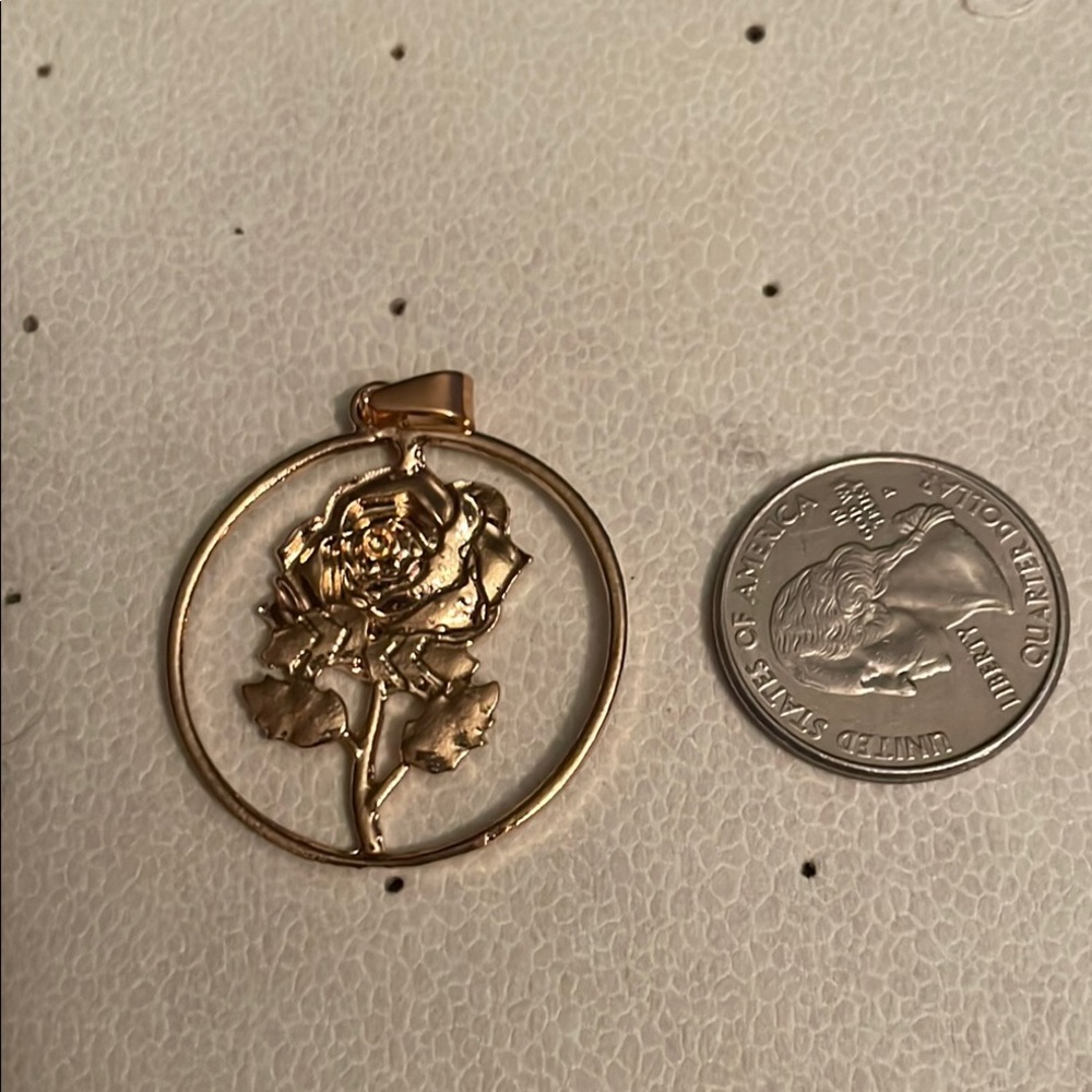 Pendant Rose gold tone